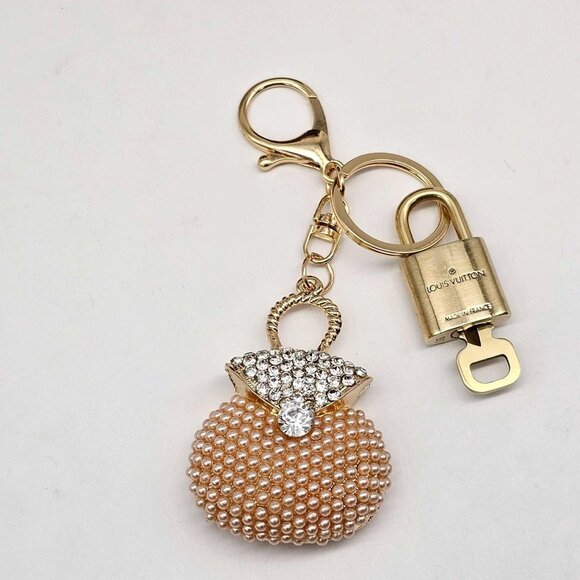 Authentic Louis Vuitton Lock & Key with unbranded Pearl Keycharm, Keychain - Picture 8 of 8